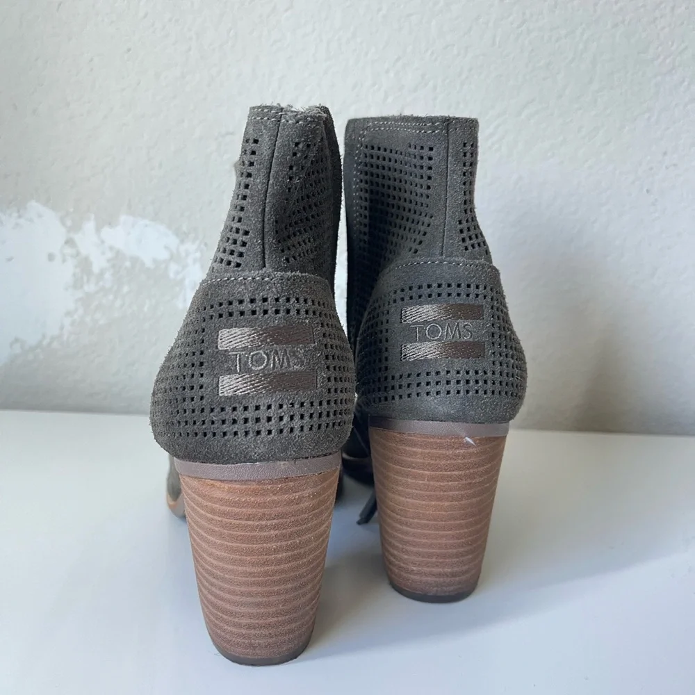 Tom’s Gray Perforated Women's Ankle Boots size 8.5 - Picture 3 of 6